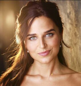 Stephanie Nur: The Light